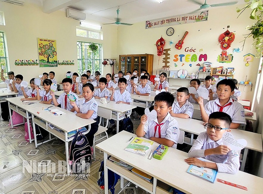 Meaningful Mid-Autumn Festival Gifts for Students in Flood-Affected Areas