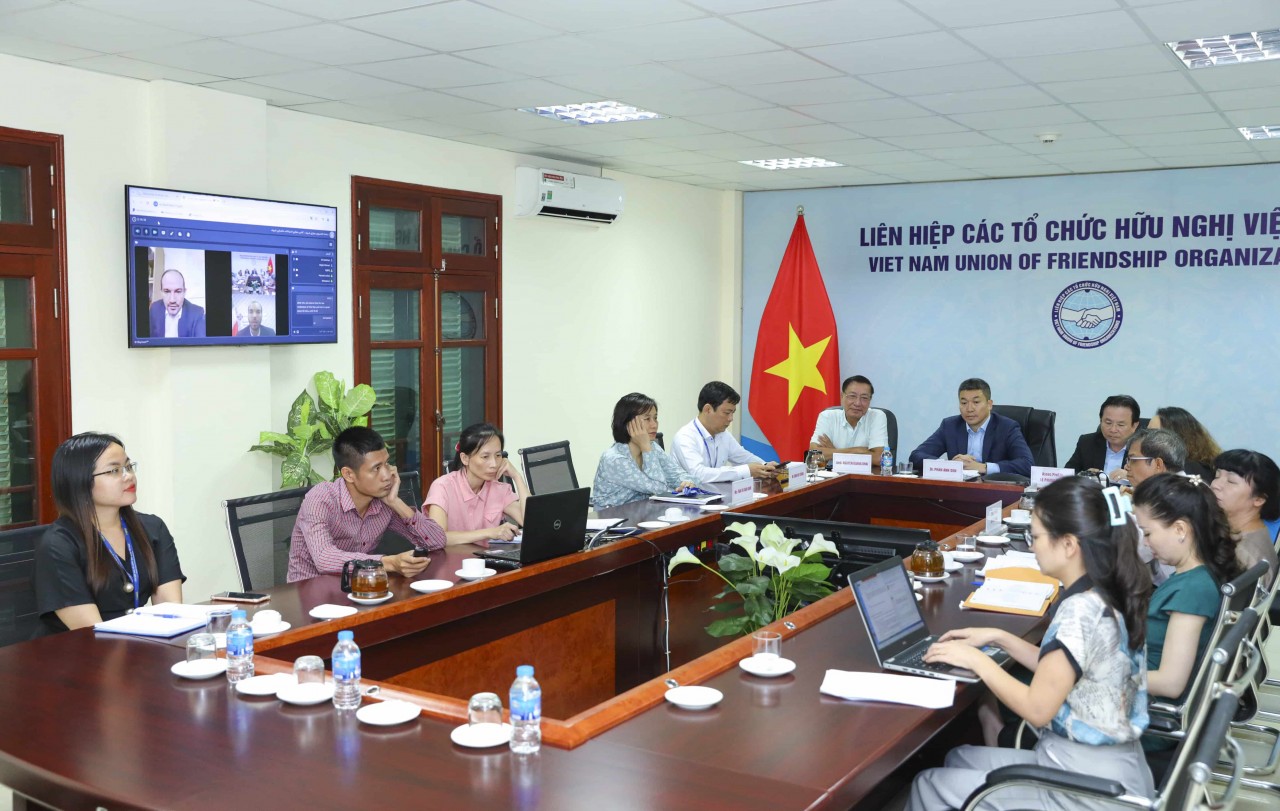 Overview of the rountable. (Photo: Dinh Hoa)