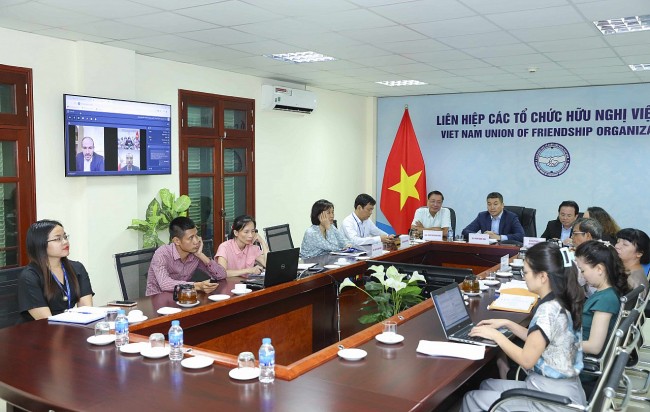 Roundtable on West and East Asia: Insights for Vietnam