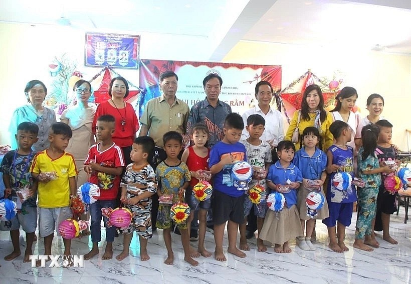 Overseas Vietnamese Children Celebrate Mid-Autumn Festival