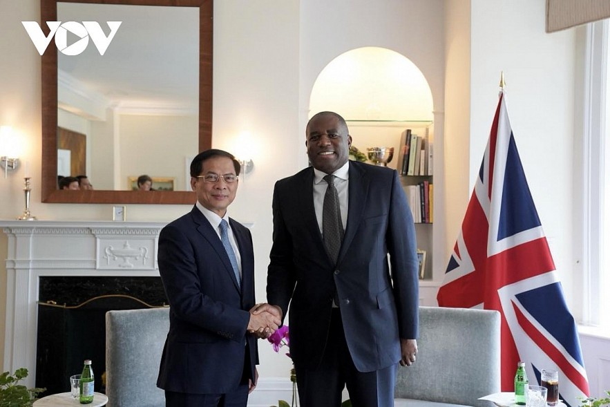 Vietnamese Deputy Prime Minister and Minister of Foreign Affairs Bui Thanh Son and UK Foreign Secretary David Lammy during their meeting.