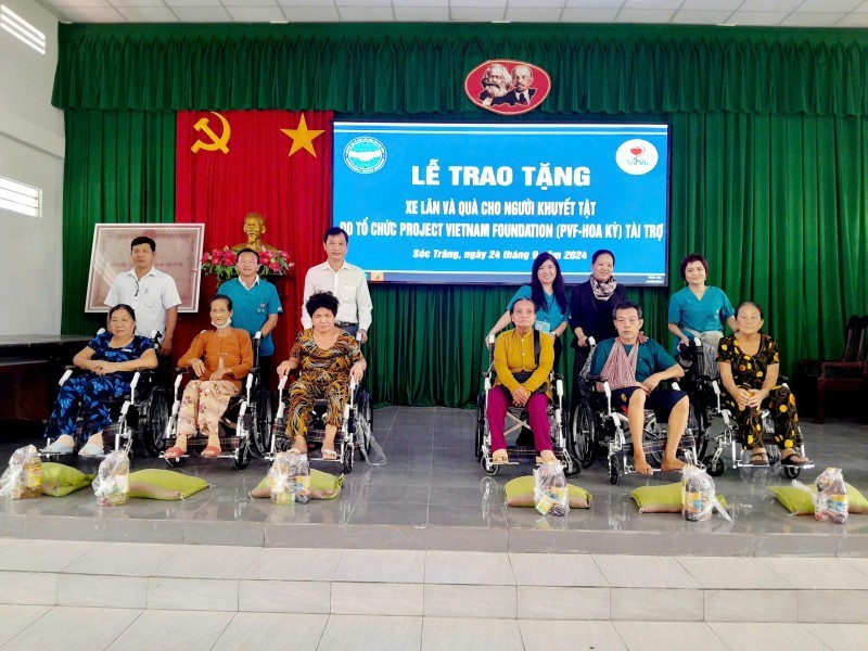 People, Children with Disabilities in Soc Trang Received Much-needed Gifts