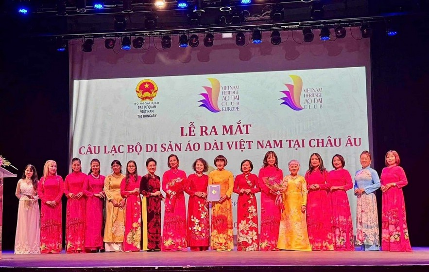 Vietnamese Ao Dai Heritage Club in Europe Established