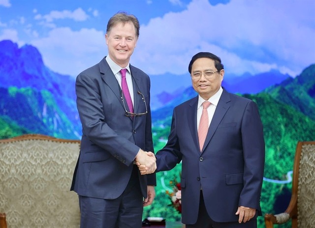 Prime Minister Pham Minh Chinh (right) receives Nick Clegg, President of Global Affairs at Meta. (Photo: VNA)