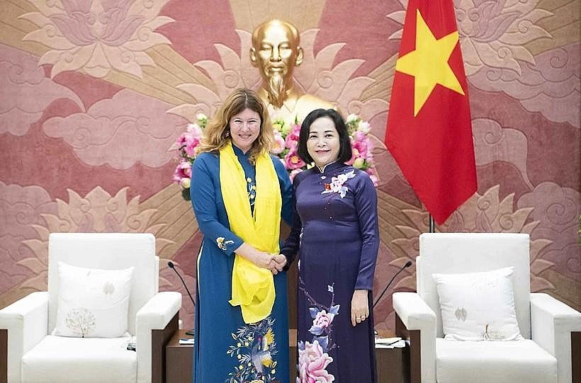 Vice Chairwoman of the National Assembly (NA) of Vietnam Nguyen Thi Thanh (right) meets with UNICEF Representative to Vietnam Silvia Danailov. (Photo: quochoi.vn)