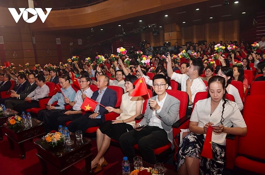 Friendship in Melody: Vietnam-China Singing Exchange