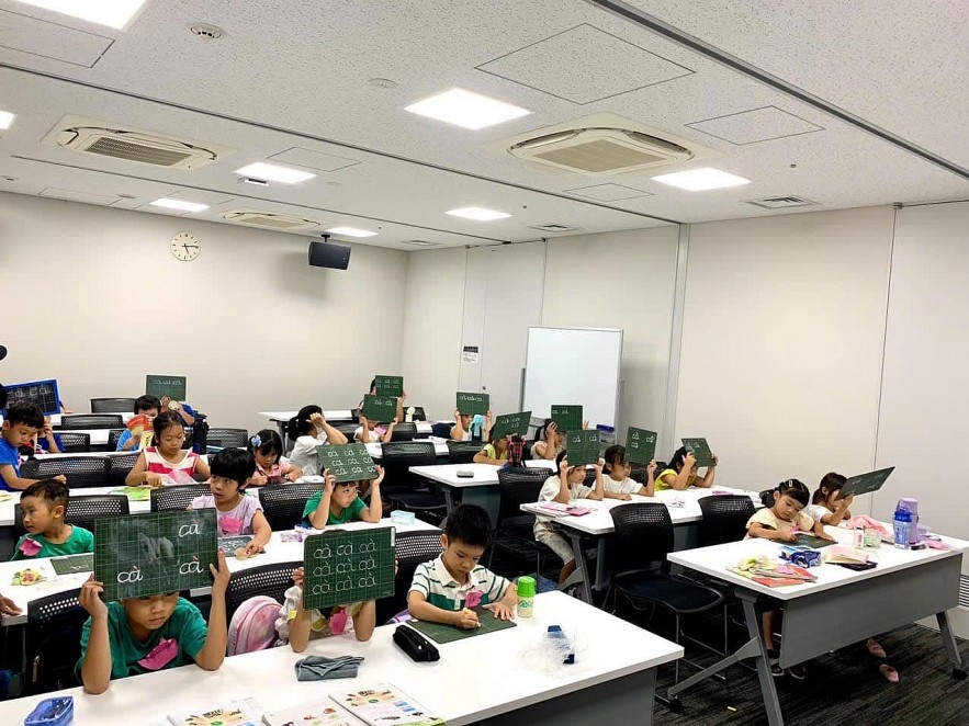 Cay Tre School Preserves Vietnamese in Japan