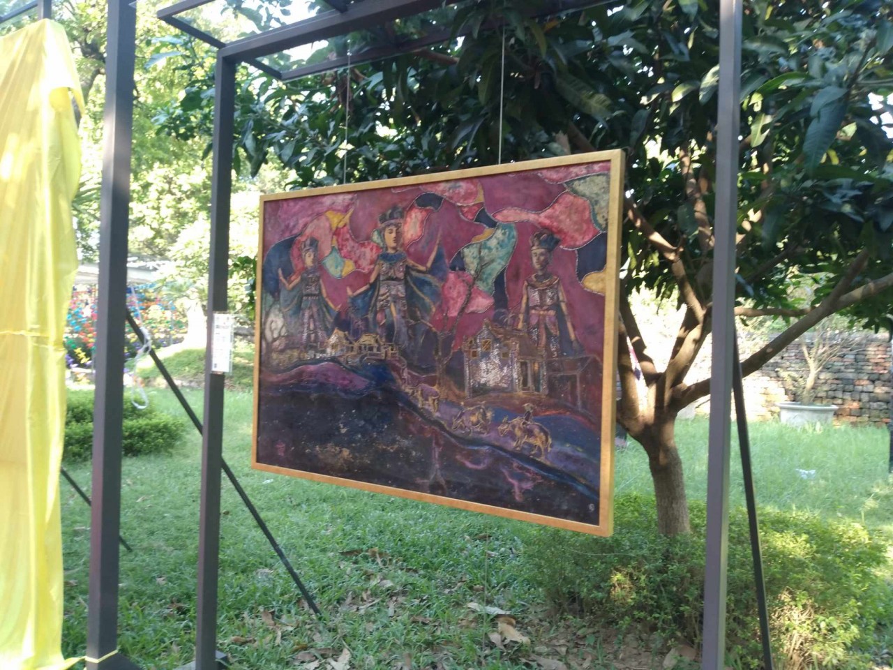 Admiring Hanoi's 'Sacred Marks' Through Lacquer Art of Young Artist