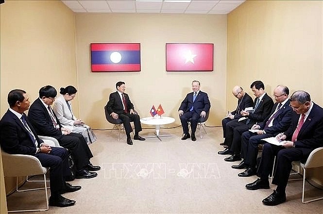 Party General Secretary and President To Lam of Vietnam meets with his Lao counterpart Thongloun Sisoulith, on the sidelines of the 19th Francophonie Summit, in Paris on October 5. (Photo: VNA).