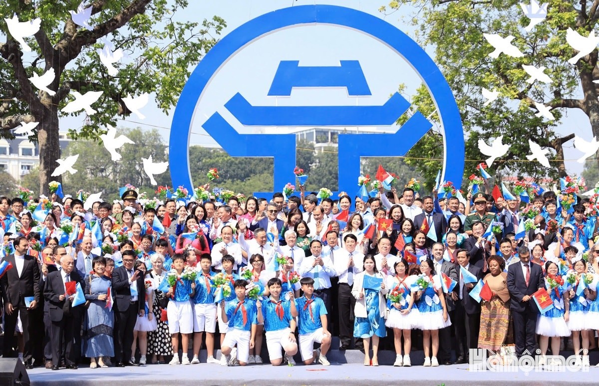 [Photos] Cultural Festival Honors Hanoi's Legacy of Peace