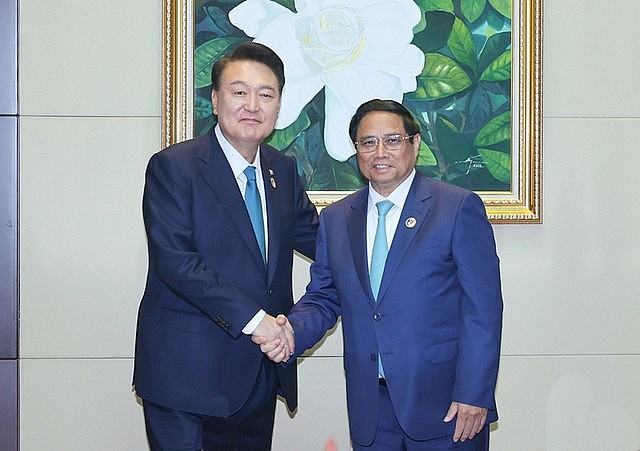 ietnamese Prime Minister Pham Minh Chinh meets with South Korean President Yoon Suk-yeol on the sidelines of the 44th and 45th ASEAN Summits and Related Summits in Vientiane, Laos, October 10, 2024. Photo: VGP