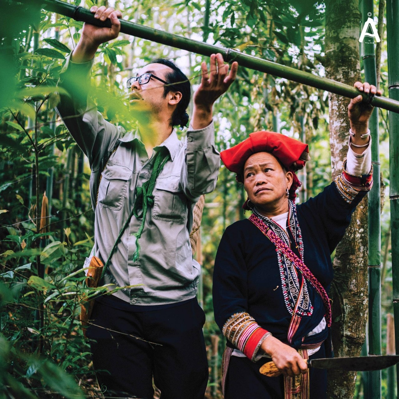 Daniel Nguyen Hoai Tien on his journey to find herbs in the forests of Northwest Vietnam. (Photo: Å by TUNG)