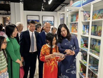 Vietnamese Bookshelf: Connecting Overseas Vietnamese Community