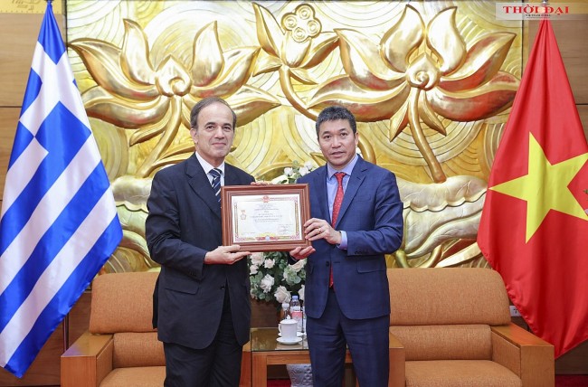 VUFO Recognizes Greek Ambassador's Contribution in Boosting Vietnam - Greece Relations