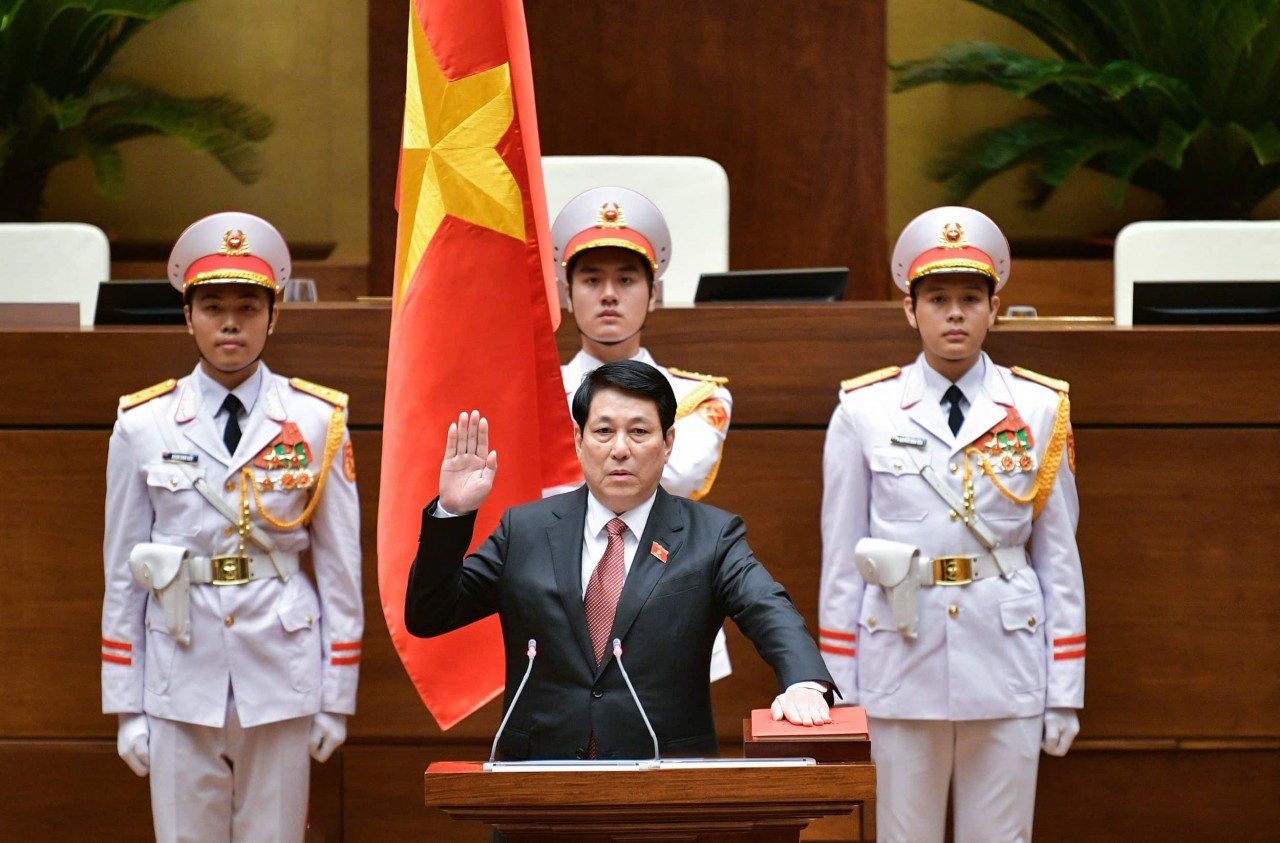 Newly-elected State President Luong Cuong takes the oath of office in Hanoi on October 21, 2024. (Photo: 