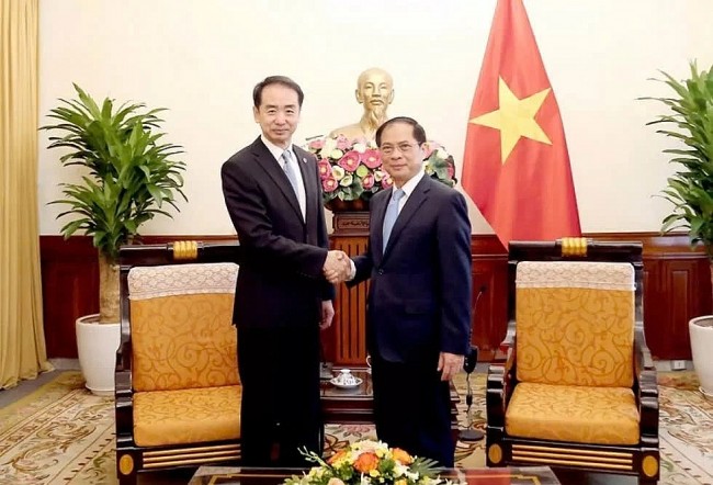 Vietnam News Today (Oct. 23): Vietnam Attaches Importance to Developing Partnership With China