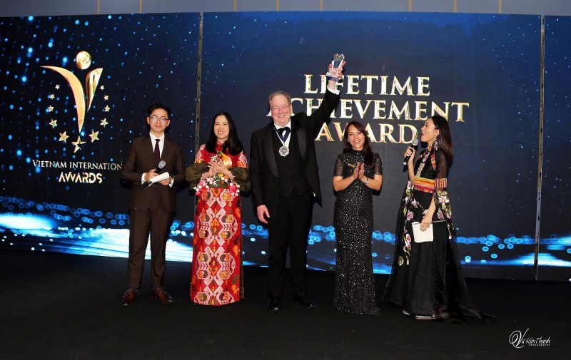 Vietnam International Awards Ceremony Takes Place in UK