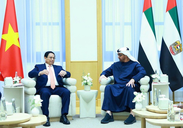 Prime Minister Pham Minh Chinh in the summit meeting with UAE President Sheikh Mohammed bin Zayed Al Nahyan in Abu Dhabi, October 28, 2024. Photo: VGP