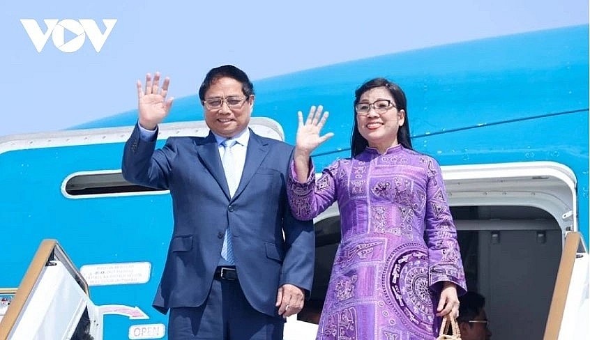 Pham Minh Chinh and his spouse touch down at King Khalid International Airport in Riyadh, starting their working trip to Saudi Arabia.