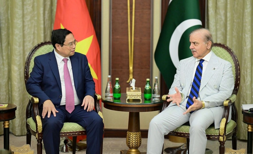 Prime Minister Pham Minh Chinh meets with Prime Minister Shehbaz Sharif of Pakistan (Photo: Nhat Bac)