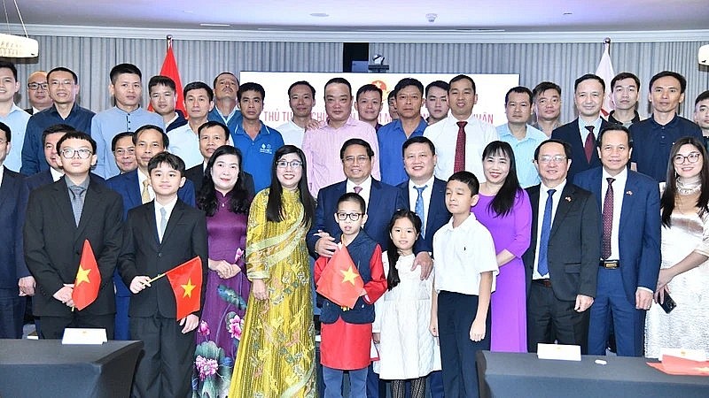 PM Pham Minh Chinh Meets With Vietnamese Community in Qatar