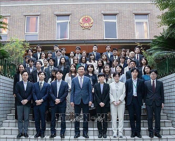 Vietnamese Ambassador to Japan Pham Quang Hieu and representatives of Tokyo-based Japanese offices (Photo: VNA)