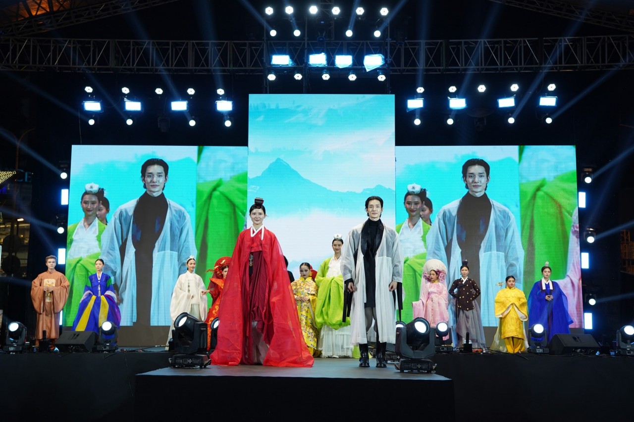 Traditional Ao Dai and Hanbok Costumes Hit HCMC Catwalk Stage