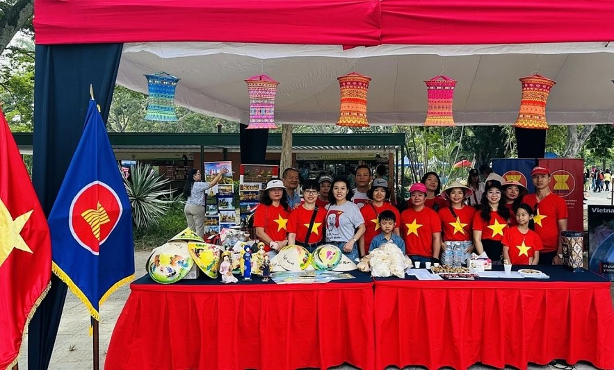 Vietnamese Dishes Impress Visitors at ASEAN Bazaar 2024 in Venezuela