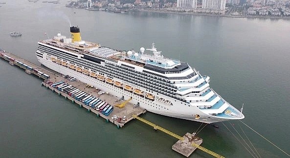 Costa Serena cruise ship brings over 2,400 foreign passengers to Quang Ninh (Photo: daidoanket.vn)