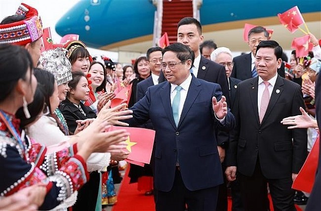 Vietnam News Today (Nov. 6): PM Arrives in Kunming, Beginning Activities in China