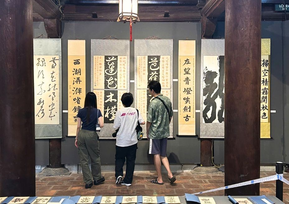 More than 30 calligraphy works are on display at the Temple of Literature in Hà Nội, inspired by literary masterpieces.  The content of the calligraphy pieces is inspired by the works of poets and writers such as Nguyễn Trãi (1380-1442), Lê Thánh Tông (1442-97), Nguyễn Du (1766-1820), and Bà Huyện Thanh Quan (1805-48) as well as many other literary figures associated with or writing about Thăng Long - Hà Nội.