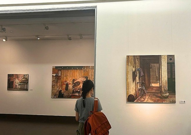 Exhibition Praises Poetic Beauty of Hanoi