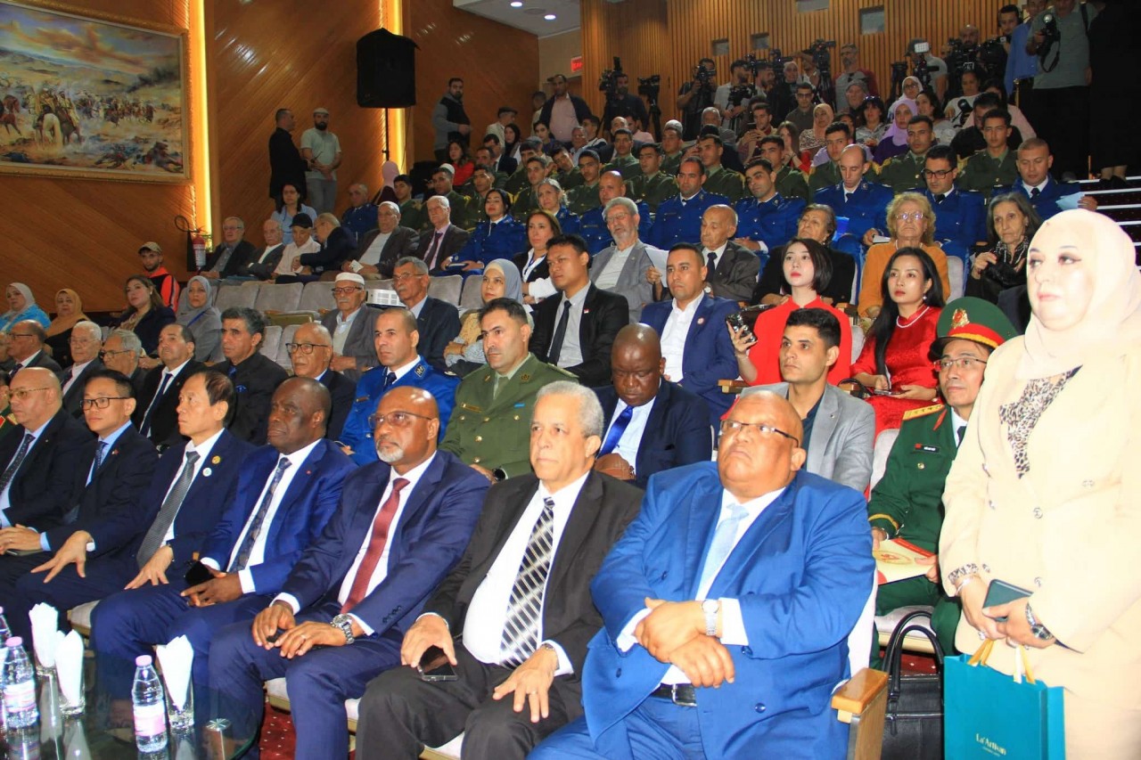 At the conference. (Photo: Vietnamese Embassy in Algeria)