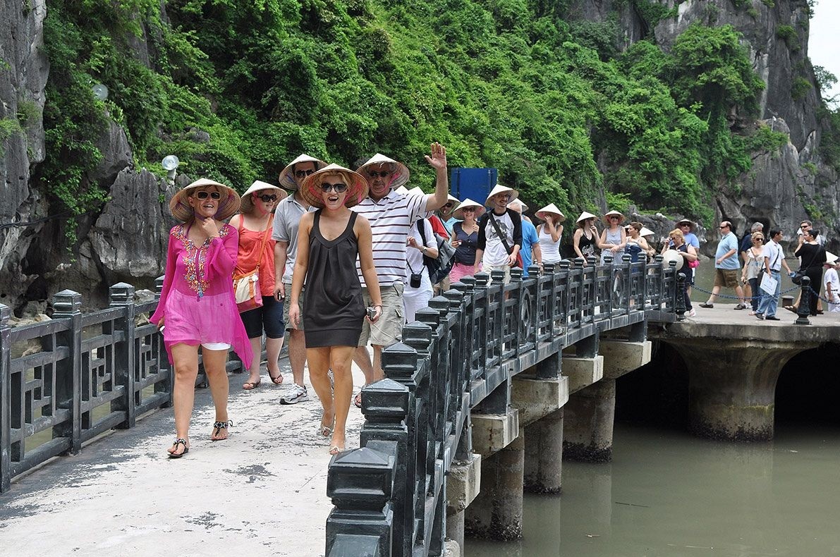 Vietnam Welcomes 40% More International Tourists in 10 First Months of 2024