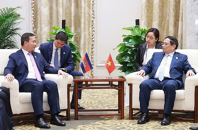 PMs Hail Progress of Vietnam-Cambodia Relations