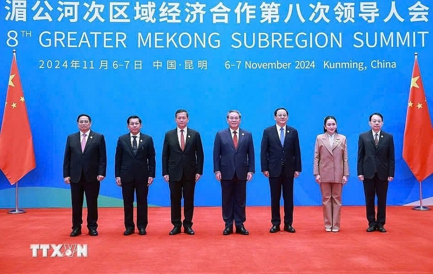 Vietnamese Prime Minister Pham Minh Chinh (first from left) and leaders of Cambodia, Laos, Myanmar, Thailand and China, as well as the Asian Development Bank leadership at the opening ceremony of the 8th Greater Mekong Subregion (GMS) Summit in Kunming, China, on November 7. (Photo: VNA) 