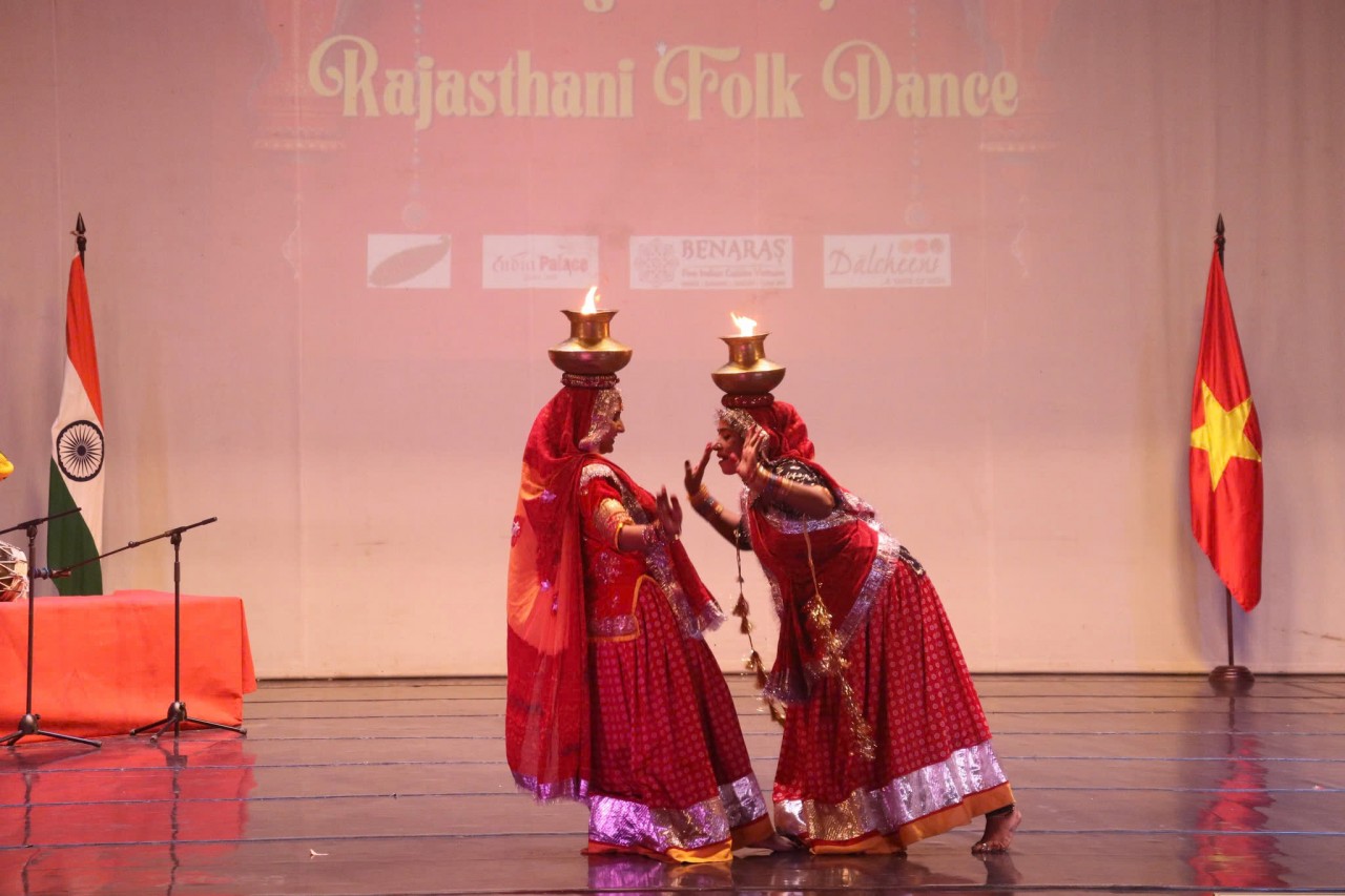 Discovering the Traditional Beauty of India's Rajasthani Folk Dance