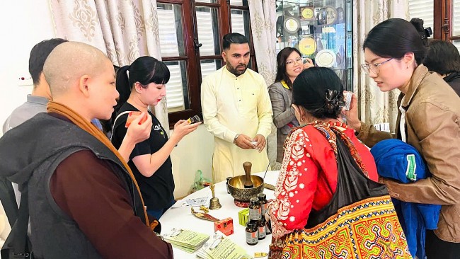 "9th Ayurveda Day" Promotes Traditional Healing Practices of India in Vietnam