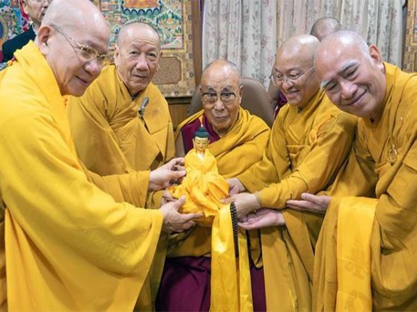 Vietnamese Buddhist Sangha meets Dalai Lama, extends invite for Vesak celebration in Vietnam