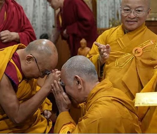 Vietnamese Buddhist Sangha meets Dalai Lama, extends invite for Vesak celebration in Vietnam