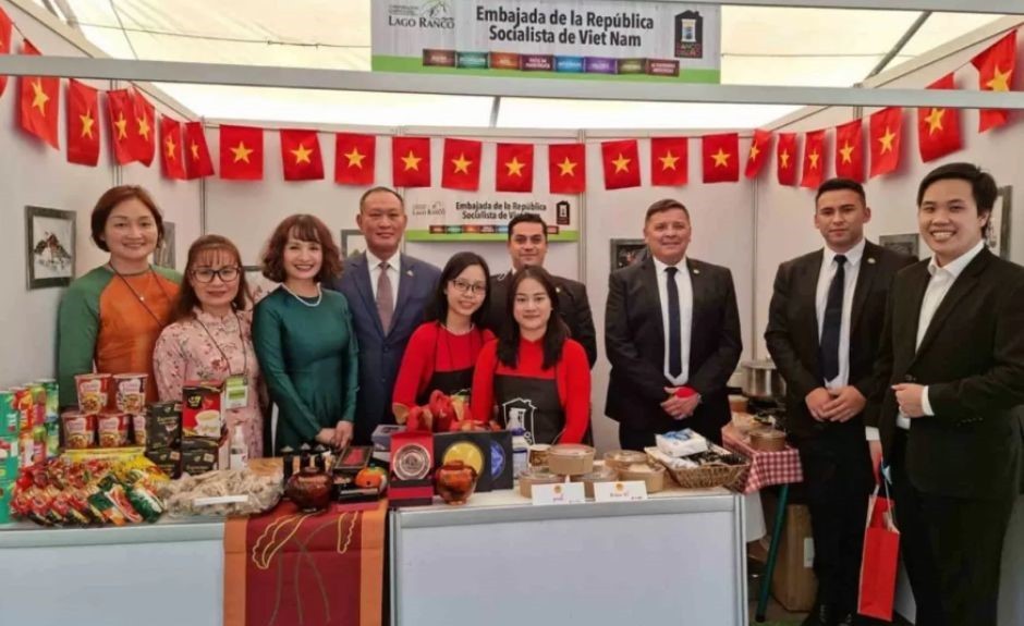 Booth introducing Vietnamese products at Lago Ranco Fair, Chile, April 2022