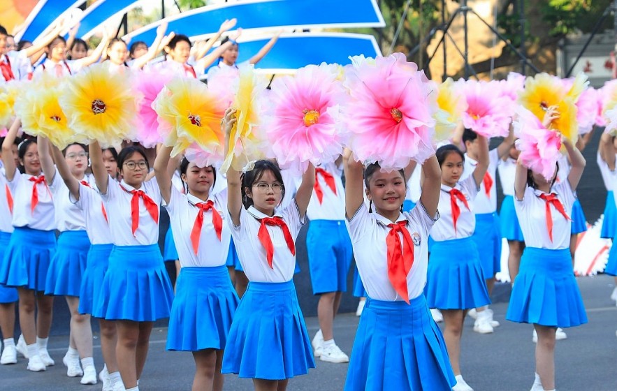 Nearly 3,000 People Participated in the "March of Capital Students"