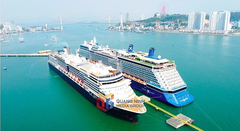 Two super cruise ships bring nearly 5,000 international tourists to Ha Long (Photo: baoquangninh.vn)