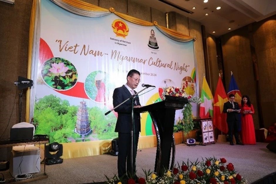 Ambassador Ly Quoc Tuan spoke at the event.