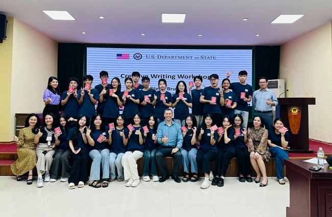 Students in Thanh Hoa get More Opportunities for English Scholarships