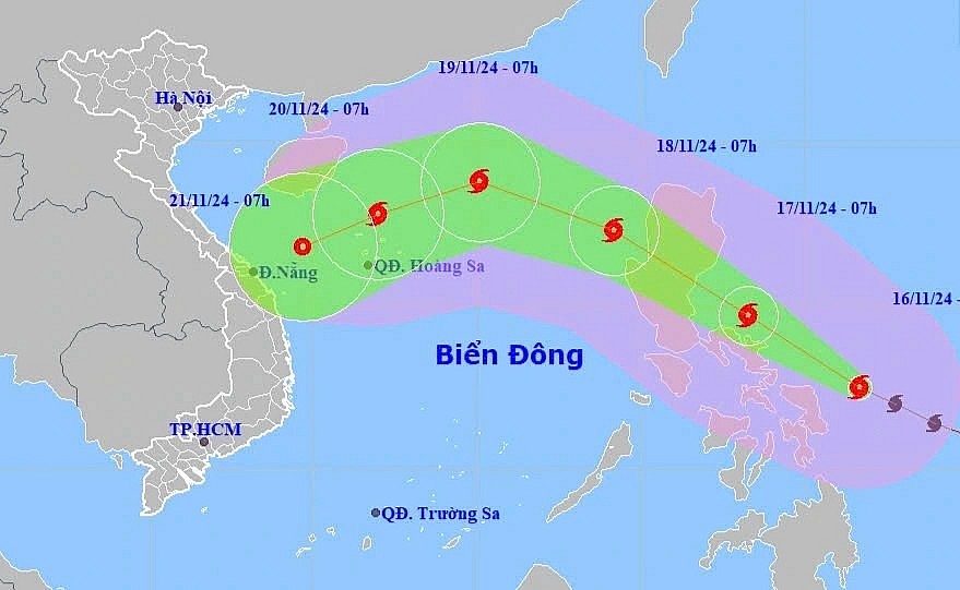 Super typhoon Man-yi is expected to move into the East Sea on November 18 morning and impact central Vietnam in the coming days. (Photo: NCHMF)