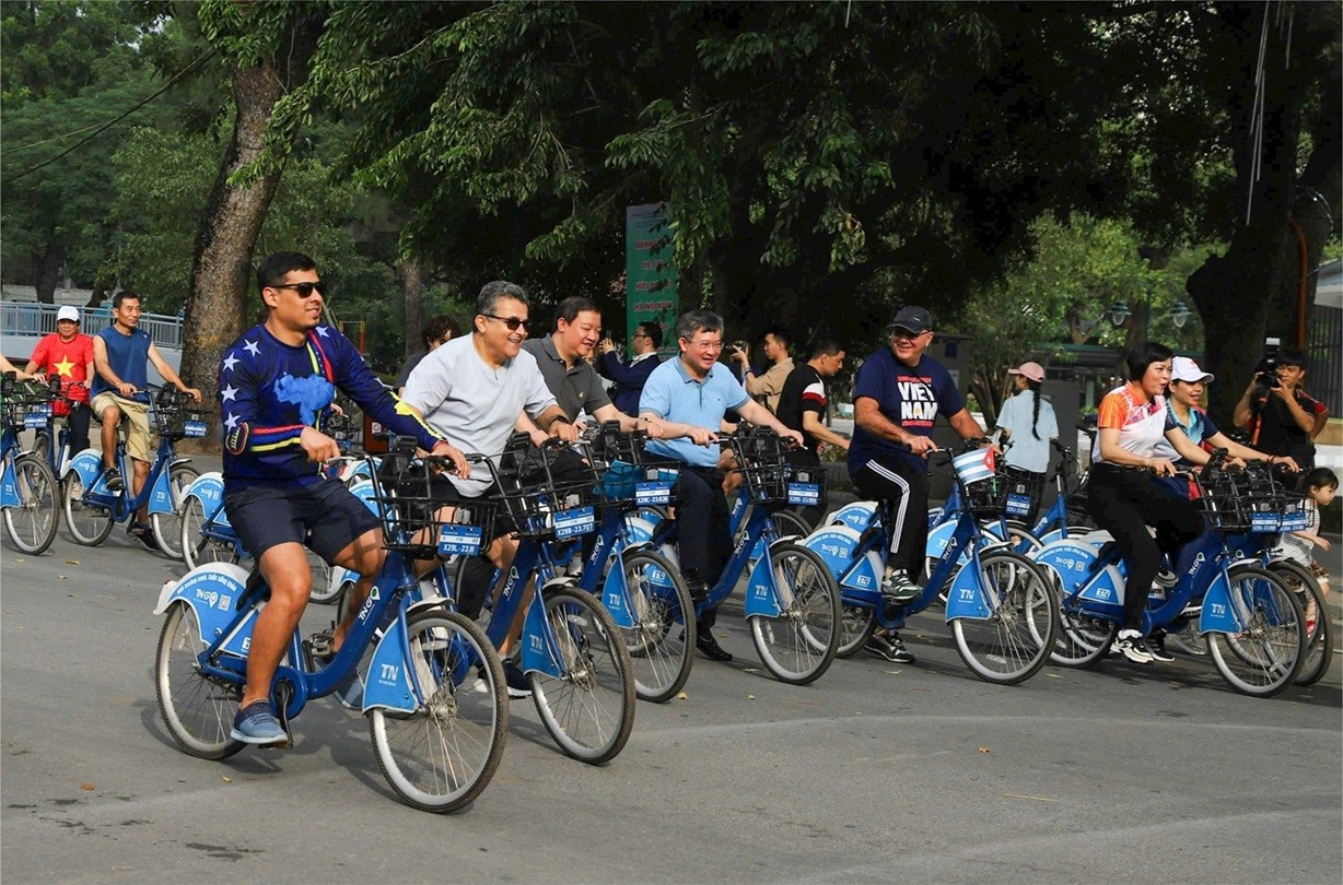 Hanoi Hosts 4th Annual "For a Green Hanoi" Cycling Program