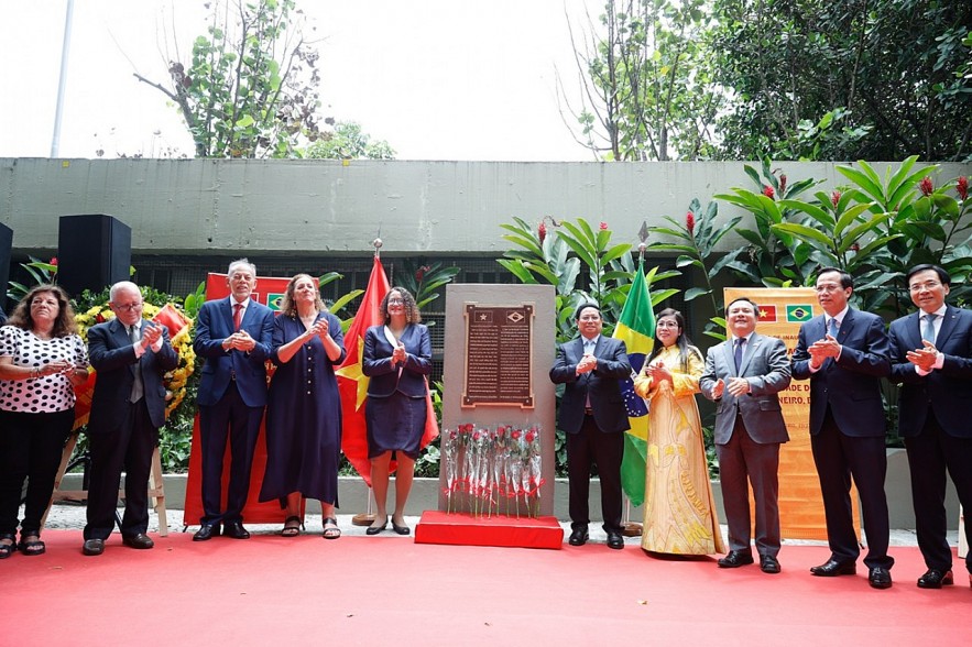 PM Participates in Launch of Plaque Commemorating President Ho Chi Minh in Brazil