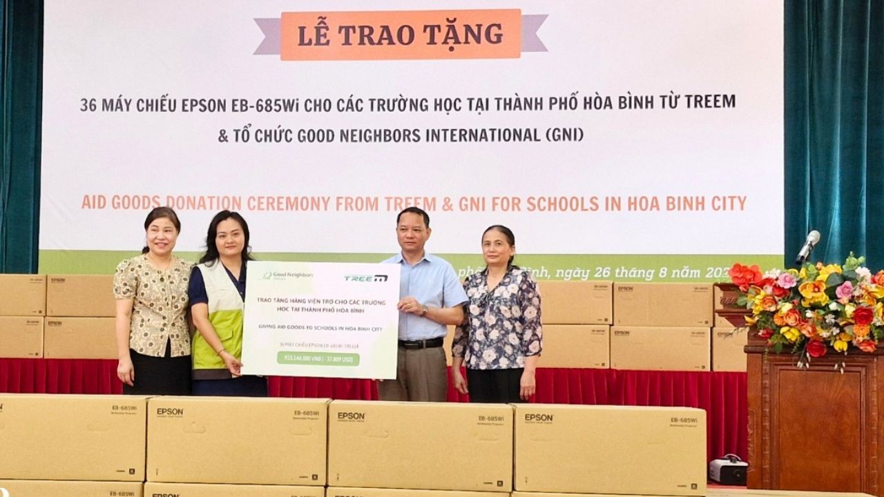 Good Neighbors International Donates Projectors to 35 Schools in Hoa Binh Province