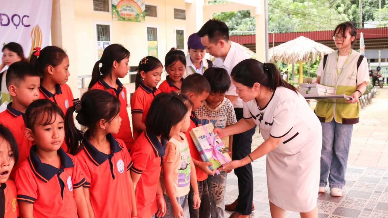 "Flying Books 2024" - Book Donation and Reading Culture Development in Hoa Binh Province